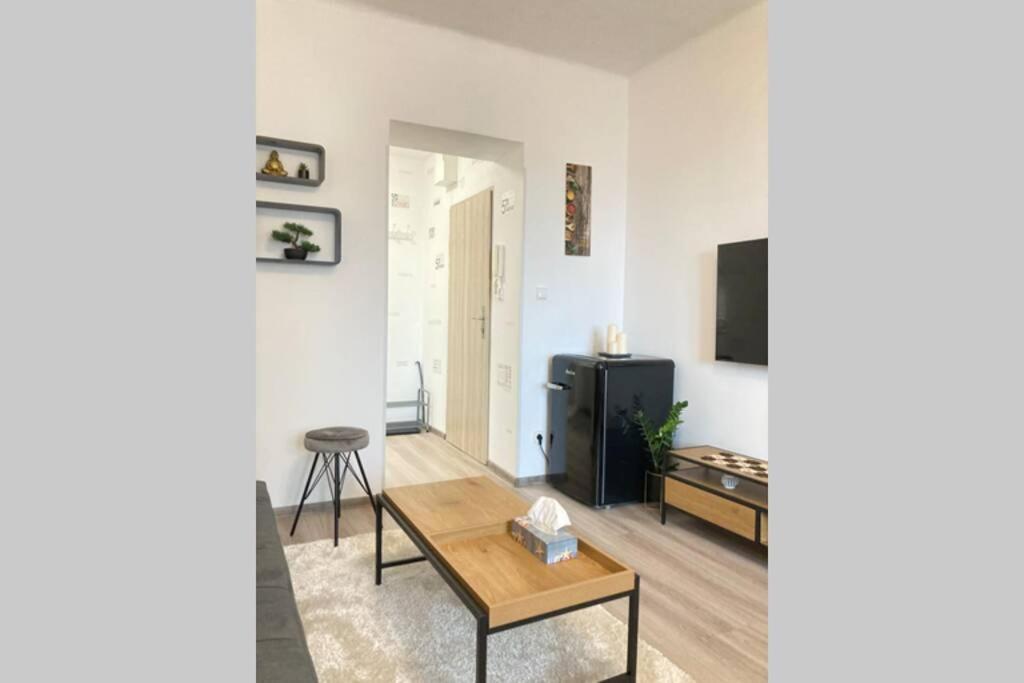 Byt Ve Vrsovicich K Pronajmuti - Cozy Apartment Vrsovice Praga Esterno foto